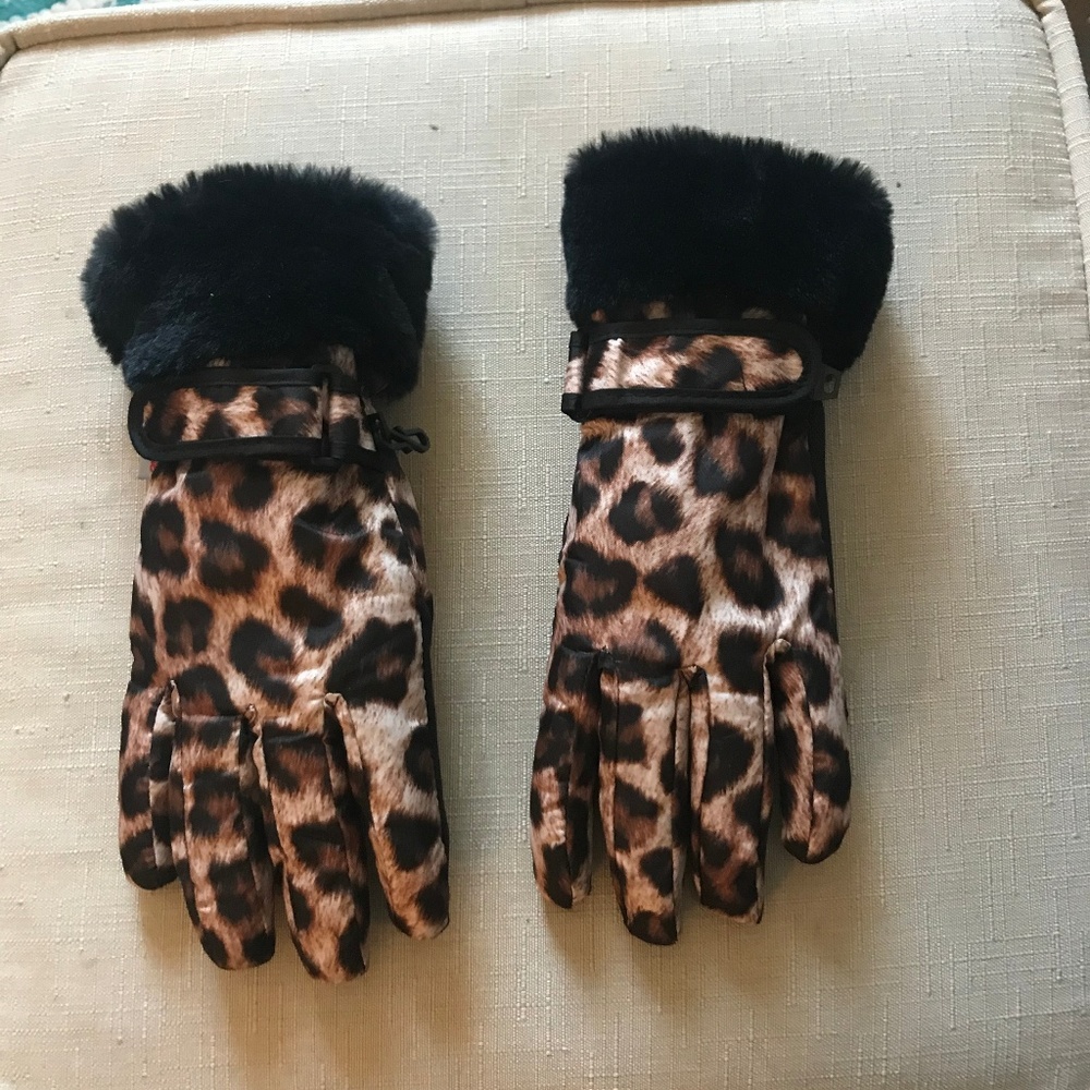 Insulated Leopard Print Gloves